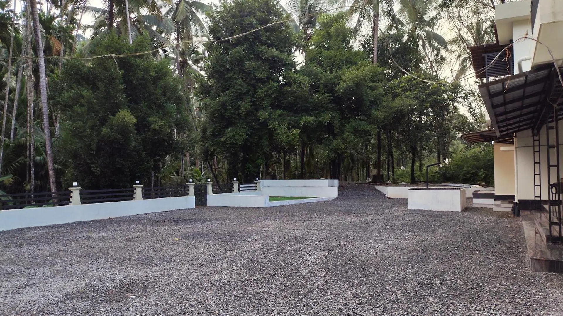 Eden Vibes Homestay Kallar  India